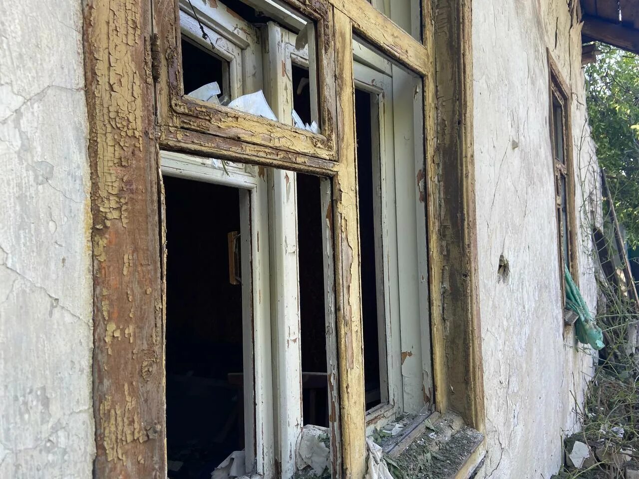 Разрушения в горловке с 2014 по февраль 2022г. Обесточена горловка. 2015. Днр горловка обстрел 2022. Обстрел домов в мариуполе.