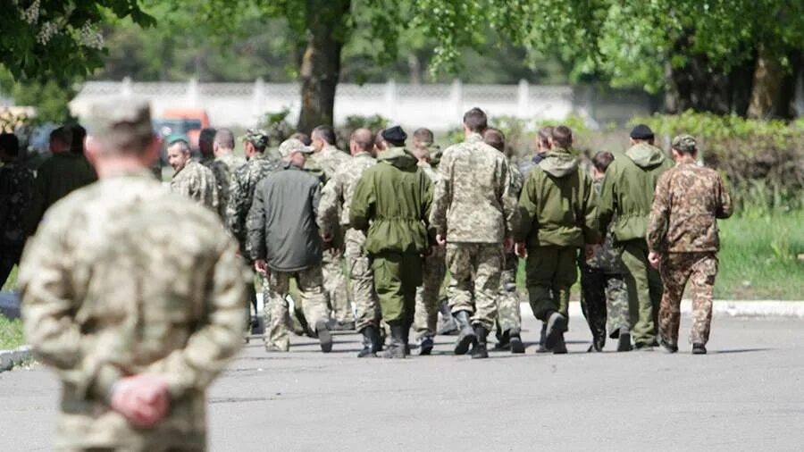 Пленные украинские солдаты 2022. Пленные российские солдаты. Пленные российские солдаты. Пленные украинские солдаты апрель 2022. Пленные 25 июня.
