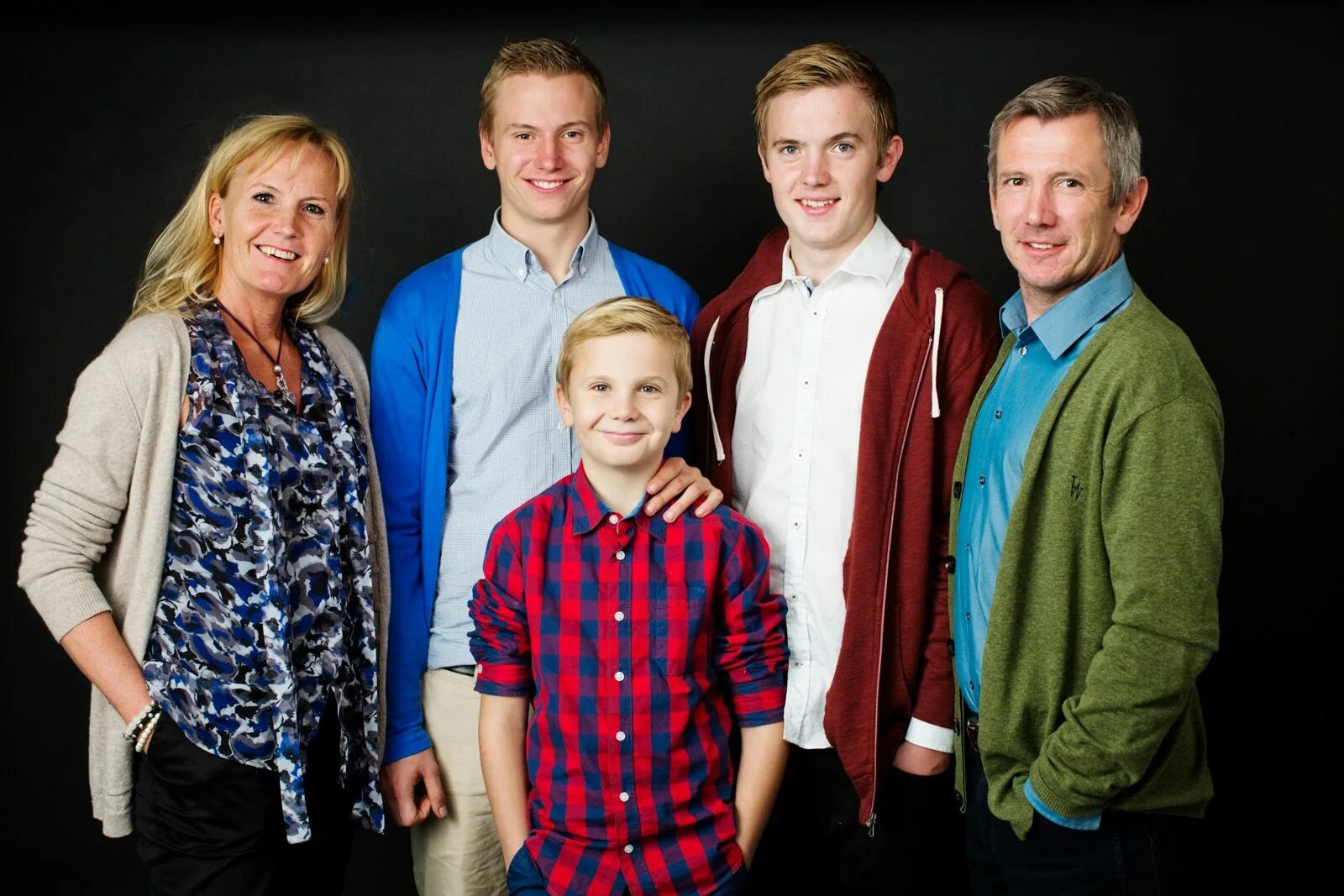 Типичная европейская семья. Европейская семья фото. Современная европейская семья. Фэмили фото.