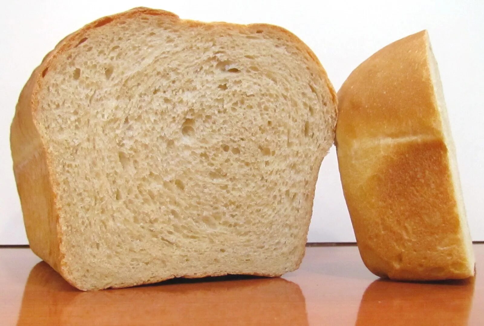 Белый хлеб получают из. Белый хлеб. Формовой хлеб. Заварной хлеб белый. Горбушка хлеба.