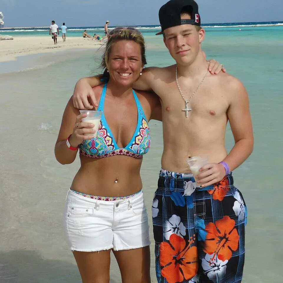 Amateurs son mom. Мом and son real love. Amateurs son mom. Мать реал. Дневники инцеста.