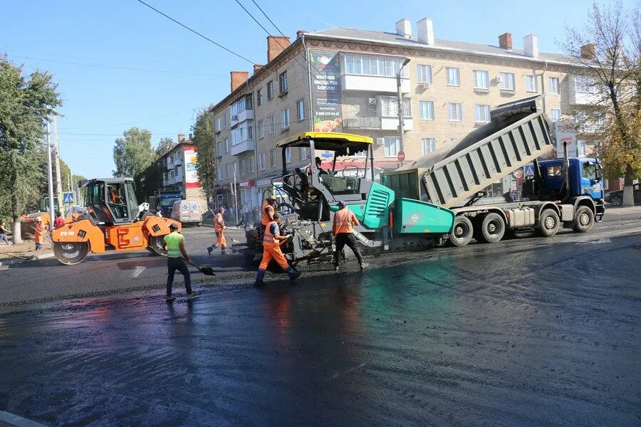 Новомосковск реконструкция дома на Садовского. Ремонт улицы чичканово. Ремонт дорог в Новомосковске видео 2019 год. Фото фонтана Новомосковск перекресток Садовского и Калинина. Ремонт ул горького