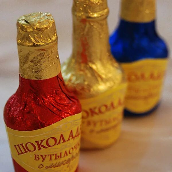 шоколадные бутылочки с ликером. конфеты шоколадные бутылочки с ликером. конфеты ликерные бутылочки. конфеты ликерные бутылочки. Anthon berg конфеты.