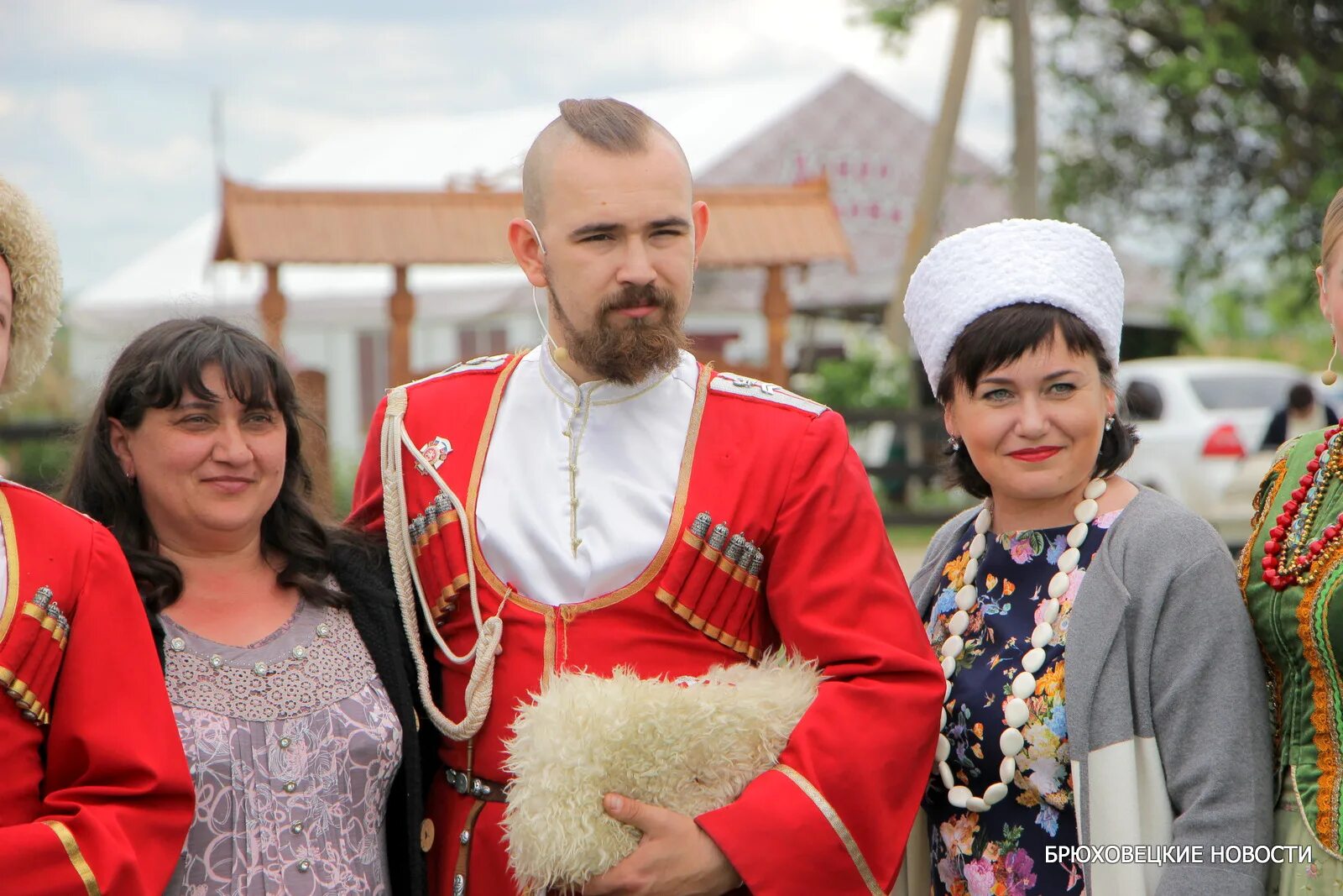 Погода в брюховецкой на 14 дней. Казачий остров Брюховецкая. Музейно туристический комплекс «казачий остров». Краснодарский край казачий остров. Казачий остров Брюховецкая фотосессия.