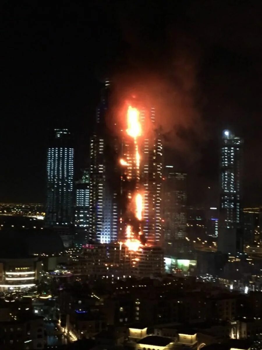 Даунтаун Бурдж Дубай пожар. Address Downtown Dubai пожар. Горящий небоскреб в Дубае. Пожар в Дубае небоскреб. Бурдж халифа сгорела