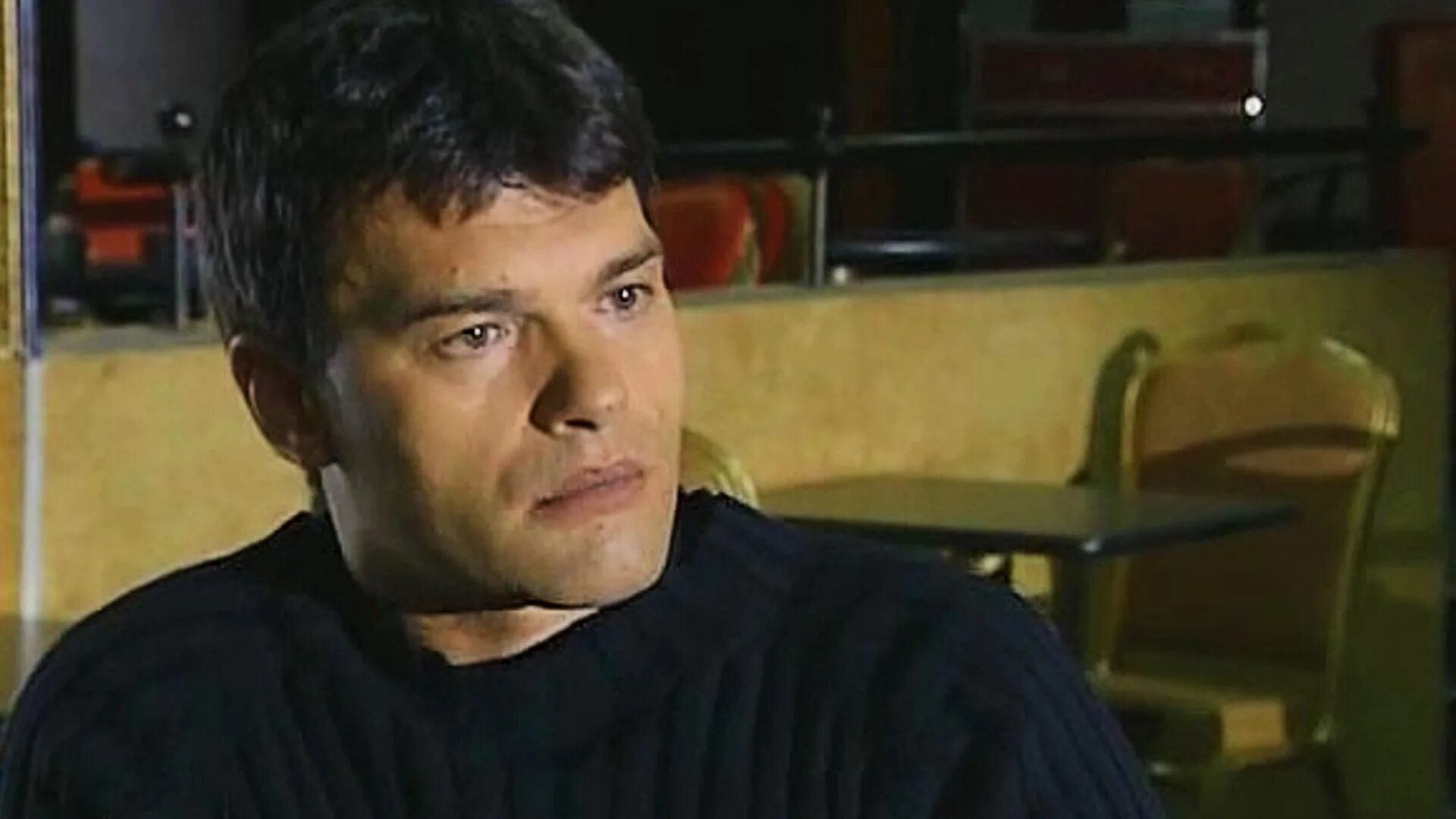 кто играл улицы разбитых