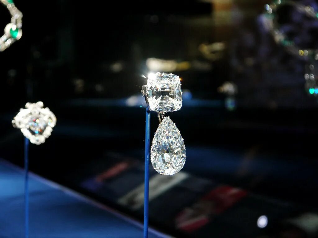 Царские бриллианты. Линт Королевские бриллианты игрушки в наборе. Королевские бриллианты выглядят на миллион долларов игрушки. Фото королевского бриллиантового стола.