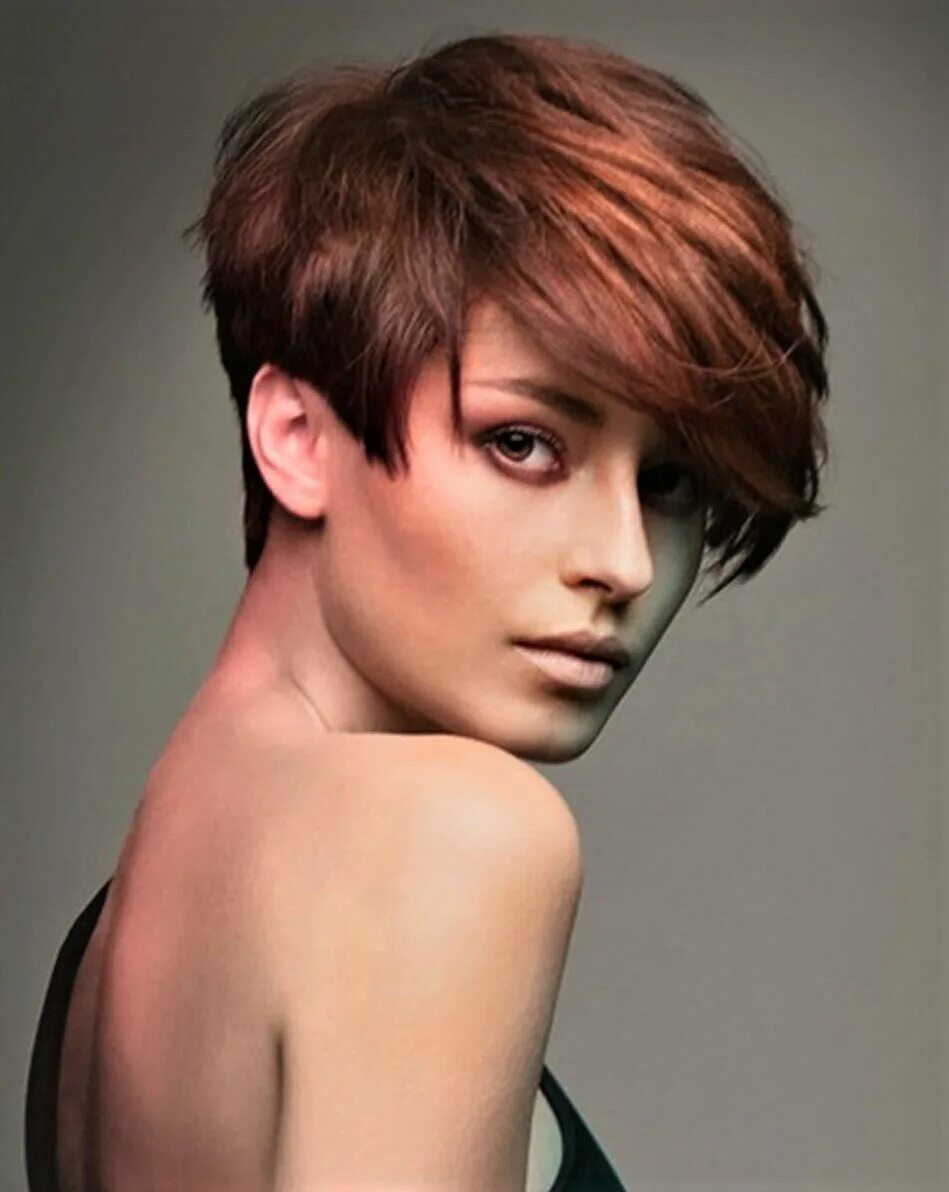 Пикси с асимметрия стрижка асимметрия челкой. Рваная пикси стрижка. Пикси маллет стрижка. Боб гаврош пикси. Асимметрия пикси боб боб.