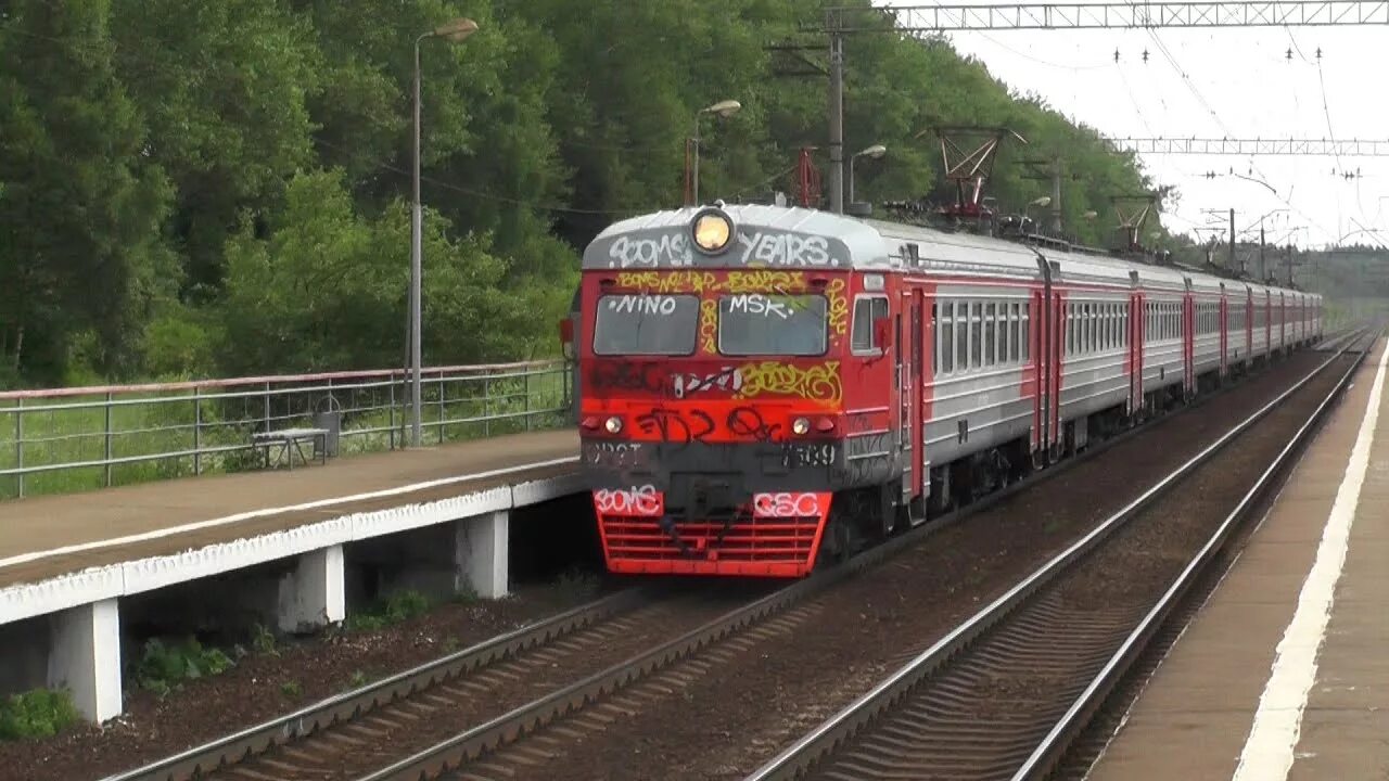 Электричка львовская царицыно на сегодня. Эр2т 7109. Эр2т-7105. Электропоезд эр2т 7109. Эр2т 7109 памятник.