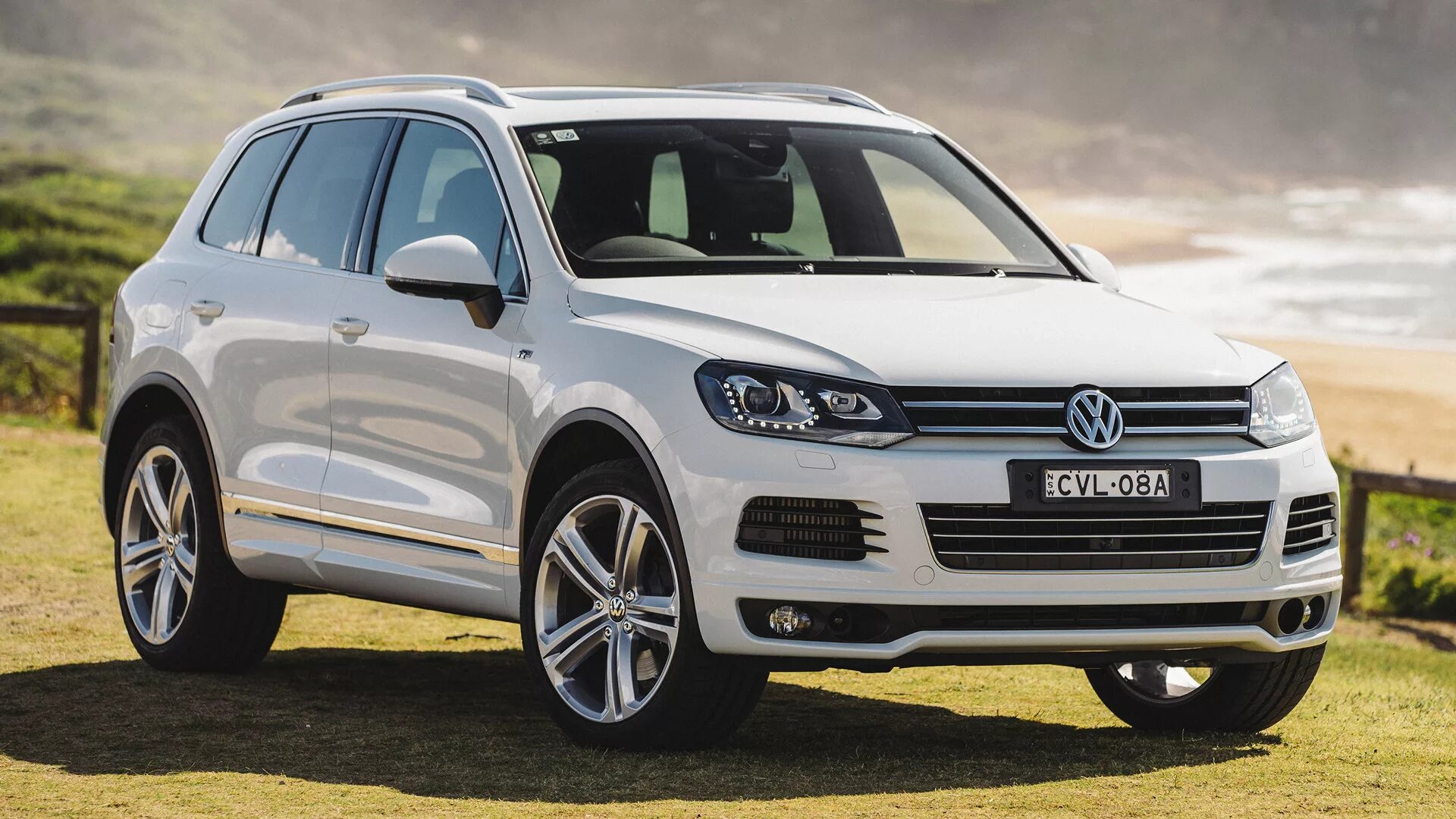 Volkswagen touareg 2011. Машина Фольксваген Туарег. Джип Фольксваген Туарег. Volkswagen Touareg r-line 2011. Touareg 2011 r line.