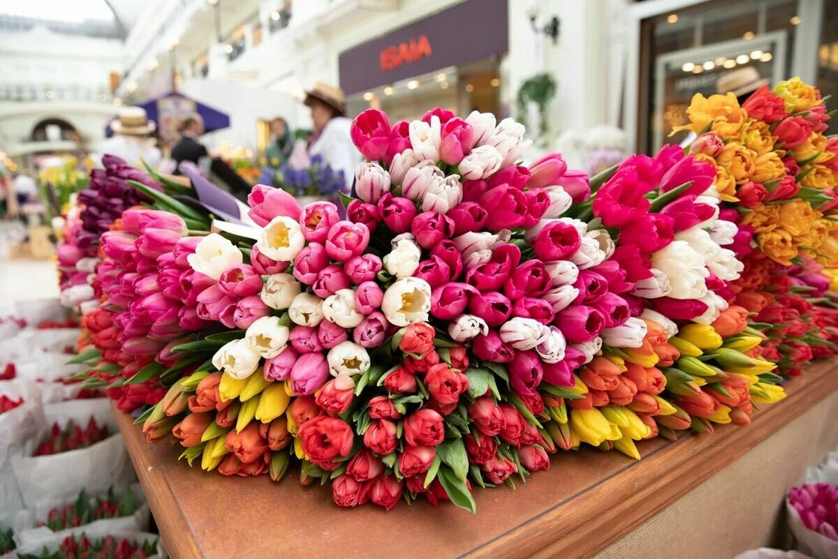 Новый цветочный рынок. Рынок цветов. Цветы на рынке. Цветочный базар.