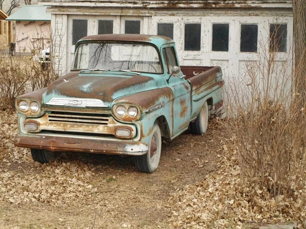 Старый пикапер. Chevrolet Pickup 1957 Rusty. Chevrolet Fleetside Pickup Ржавый. Заброшенный пикап Шевроле. Шевроле пикап old.