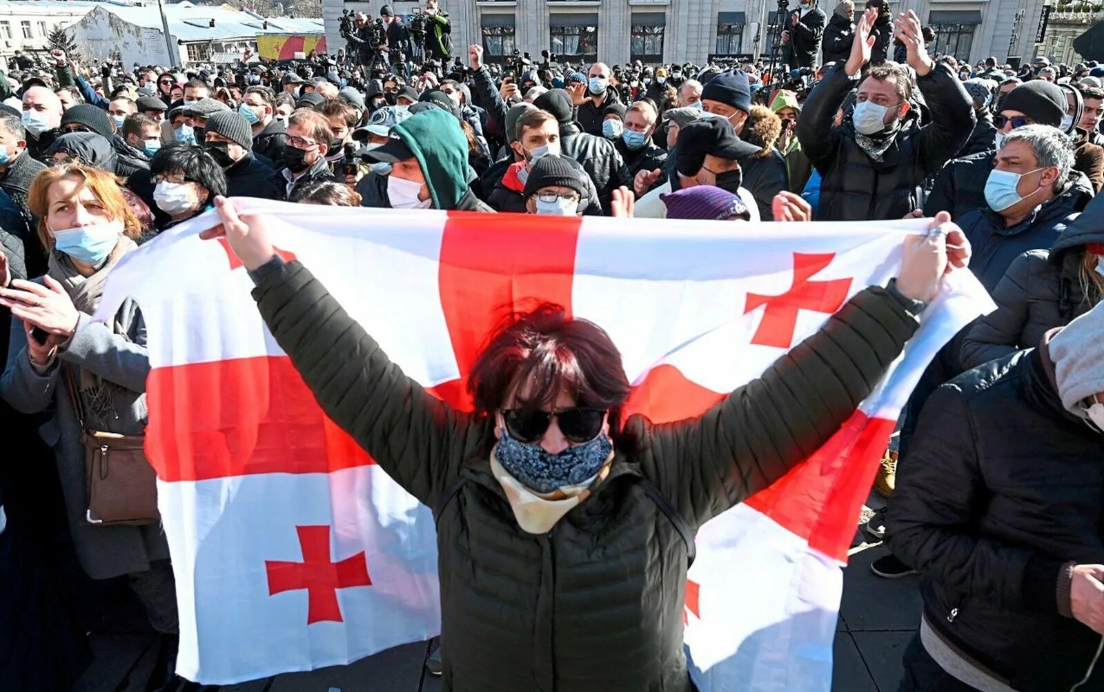 Новости часа грузии. Протесты в грузии 2025. митинг в тбилиси 2008. грузинская мечта - демократическая грузия политические партии грузии. партия национальное движение грузия.