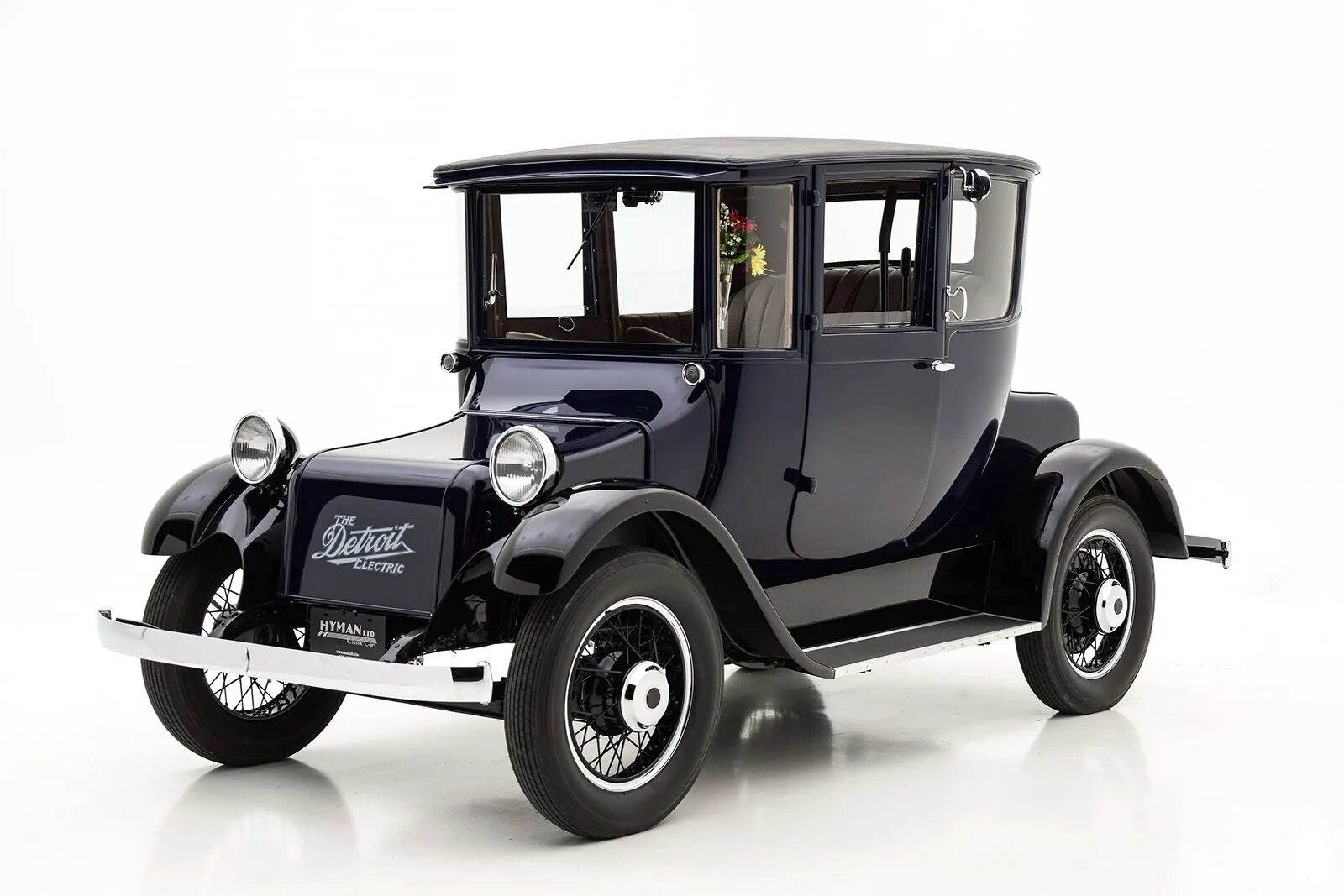 1 электрический автомобиль. Электромобиль «Detroit Electric» 1915 года. Электромобиль компании «Detroit Electric», 1907 г.. Электромобиль 1923 Milburn Electric model 27l.