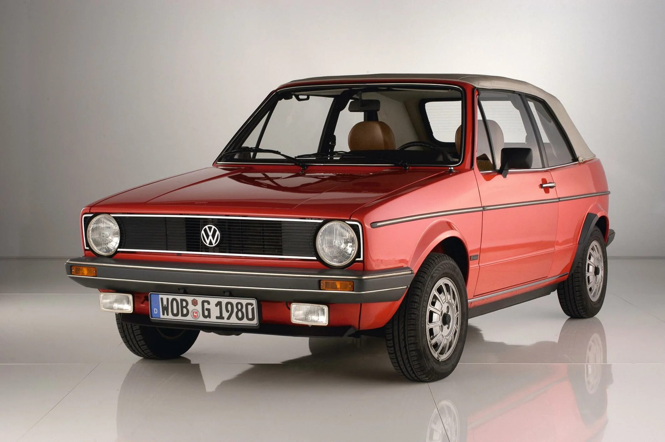 Первая модель 8. Фольксваген гольф 1. Volkswagen Golf 1 поколение. Фольксваген гольф 1974 года. Фольксваген гольф 1покаление.
