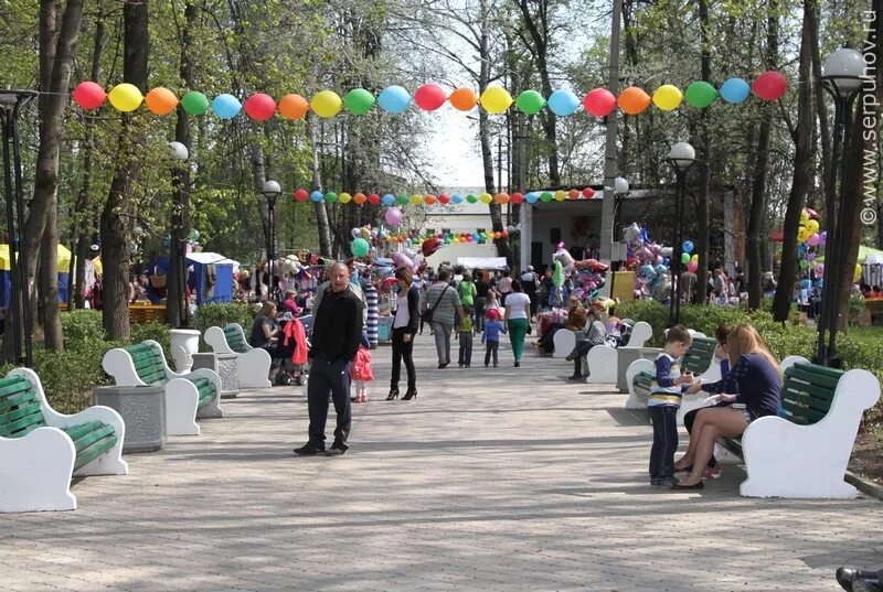 фестивали в парках. танцы в парке. праздник в парке 50 летия октября. праздник в парке. праздник в парке фото.