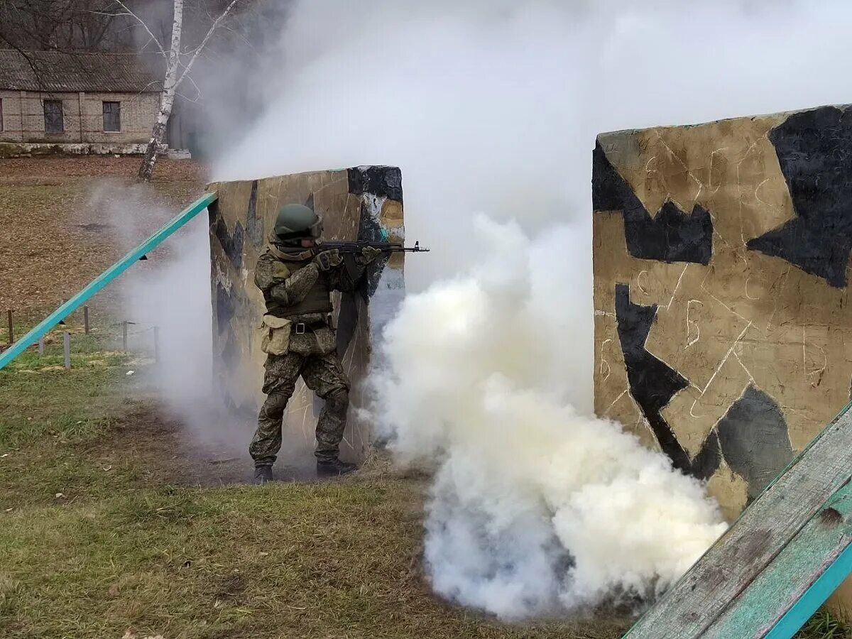 Гроза без дождя. Инверсионный след от сбитой ракеты. Действия при ракетной опасности. Ракетная опасность сегодня в курской. Инверсионный след ракеты.