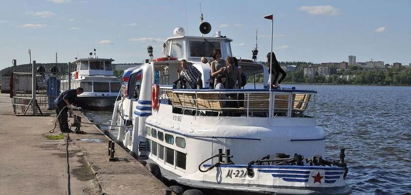 Прогулка на теплоходе ижевск. Теплоход ижевск воложка. ижевский теплоход на воложку. причал воложка ижевск. ижевский теплоход на пруду.