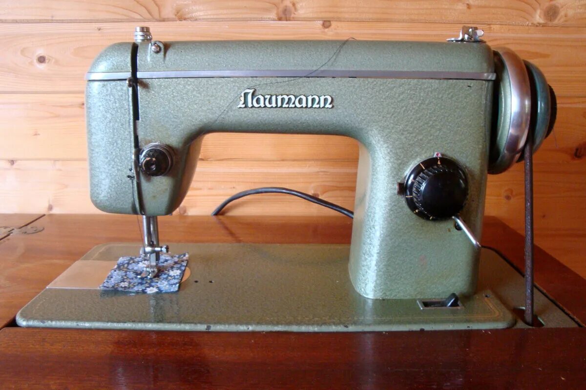 1954 года купить. Швейная машинка Naumann 65. Швейная машинка Науманн 668. Швейная машина Naumann 44. Науман 34 швейная машинка.