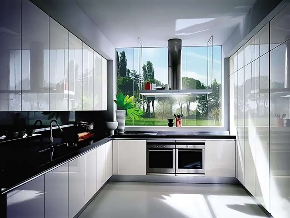 Глянцевая поверхность кухни. Современный кухонный гарнитур. Современный кухонный гарнитур с окном. Кухни с окном в современном стиле. Современные угловые кухни с окном.