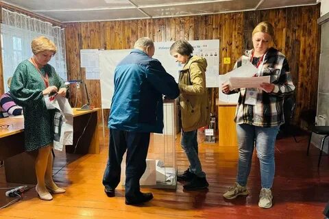 Первый день голосования избиратели на участке