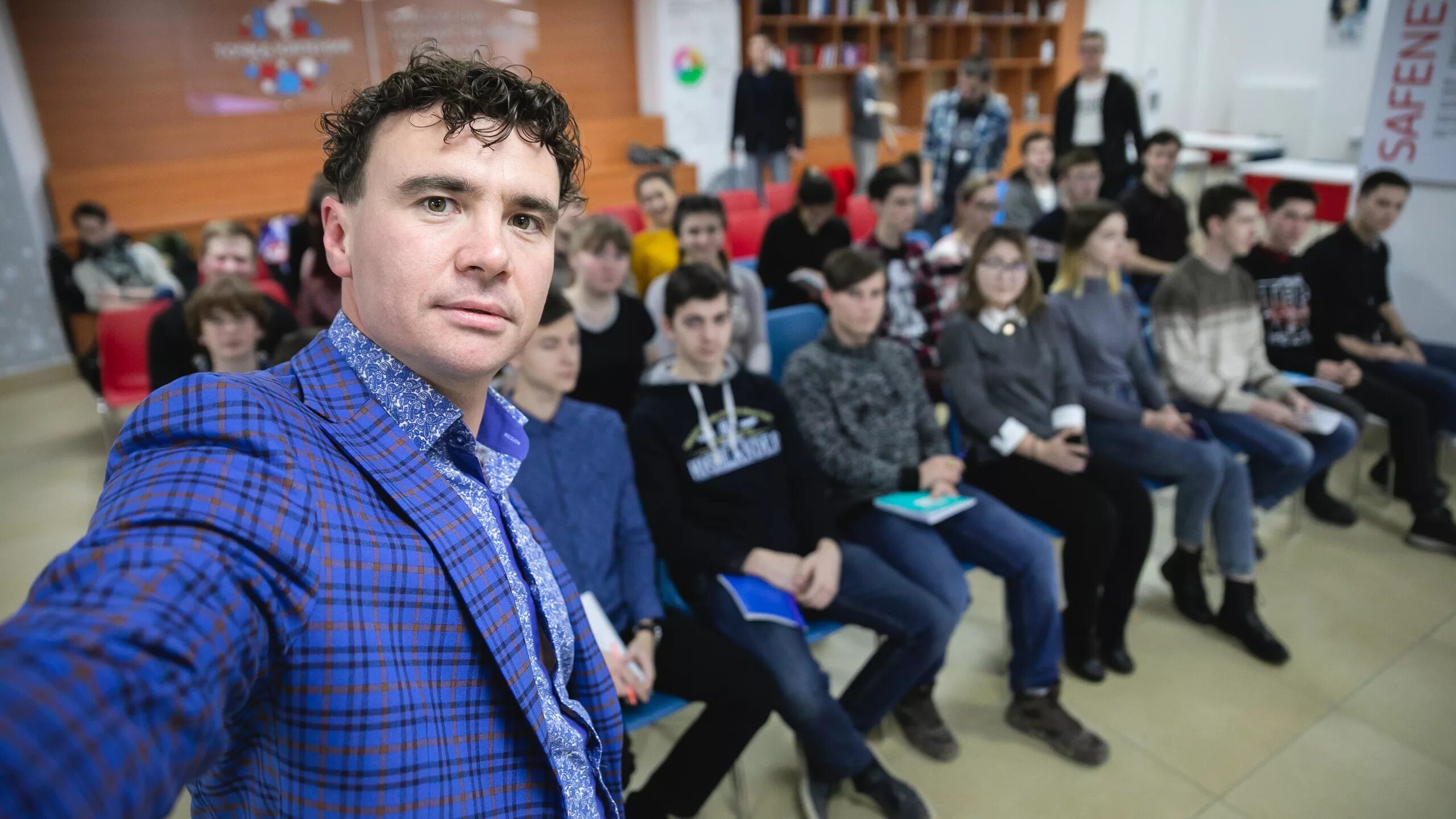 Путин в саратове 2021. Саратовские бизнесмены. Город саратов со спутника. Бизнес визиты. Саратовские бизнесмены.