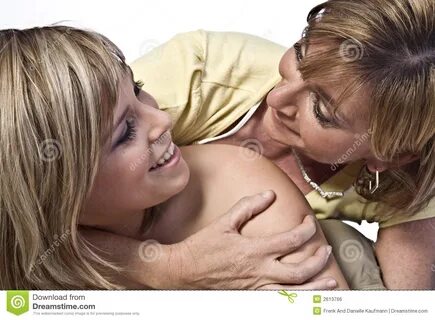 Amor De La Madre Y De La Hija Foto de archivo - Imagen de camino, abrazo: 2...