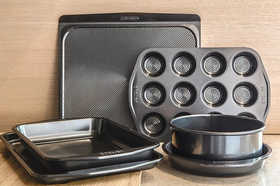 Газовый духовой шкаф beko big 22100 x. Много противней. Духовой шкаф для выпечки печенья. Много противней. Поставьте противень с печеньем в духовку.