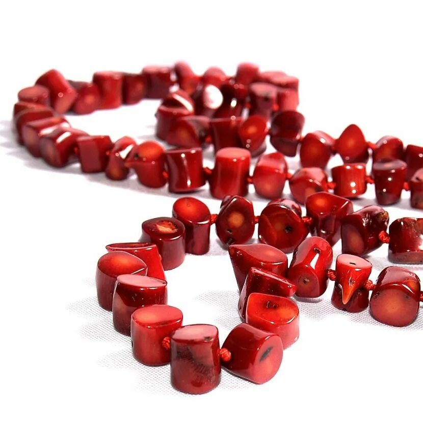 украшения из красного коралла. браслет коралловый красный. красный коралл россо. коралл камень. украшение с кораллом для женщин.