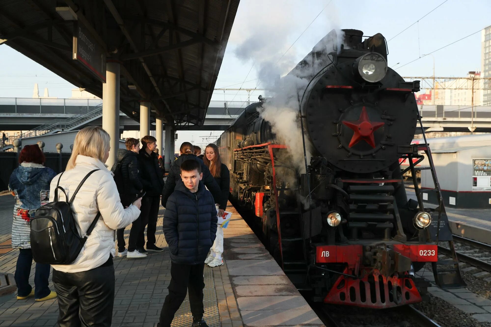 Поезд победы волгоград 2024. Поезд на вокзале. Паровозы. Поезд Победы. Паровозы и поезда.