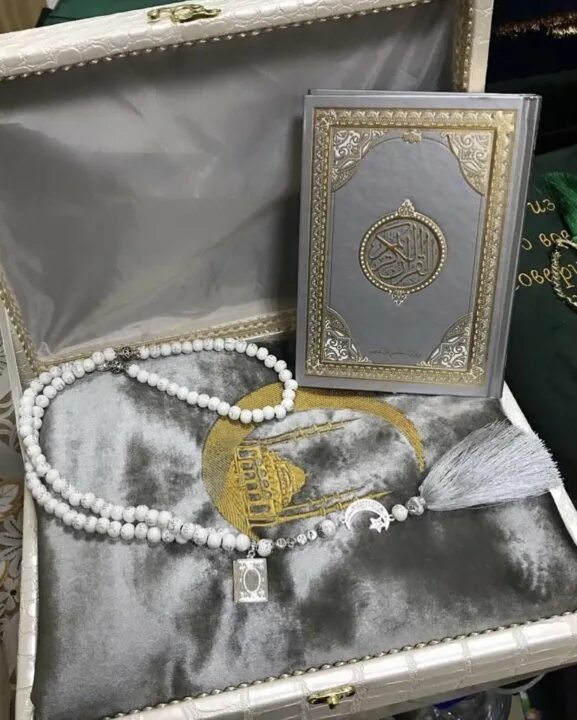 дорогие подарки. подарочный набор для намаза. сувениры для мусульман. подарок на 40 лет мужчине. мусульманские подарки для мужчин.