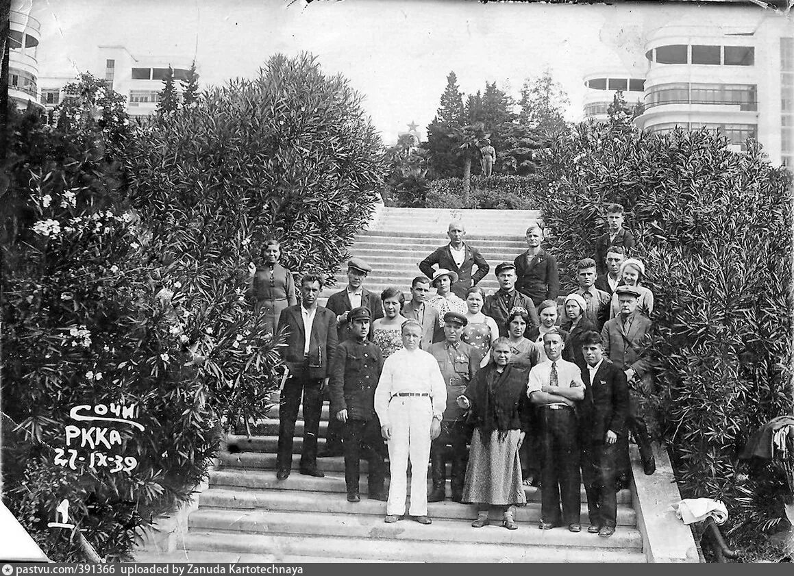 Летняя площадка для танцев кисловодск 1910 годов. Город имя ворошилова. Ворошилов на коне луганск. Город имя ворошилова. Музейно-выставочный центр, кирово-чепецк.