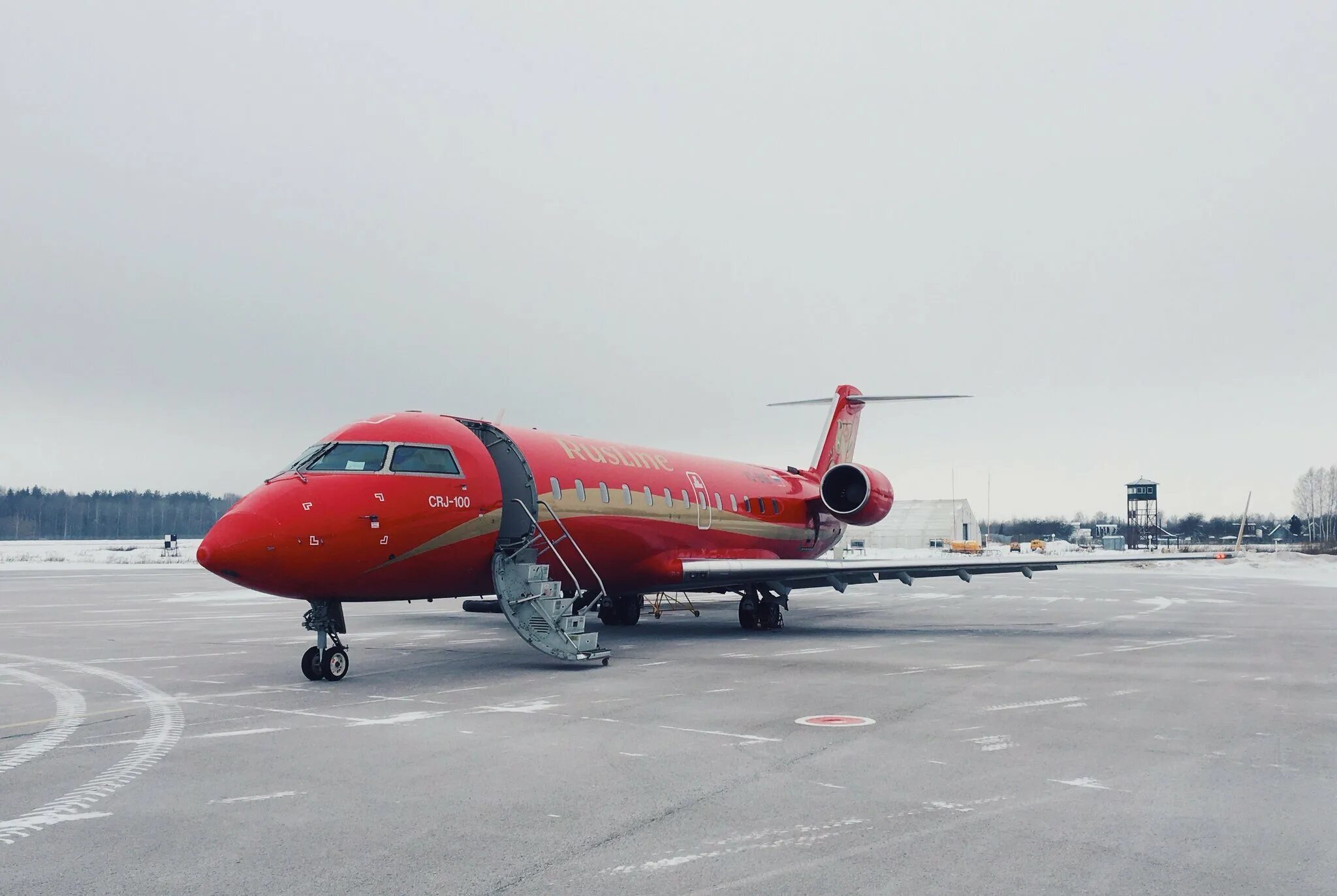 Авиашатлы москва спб. Sichuan airlines в пулково. Аэропорт питера пулково. Самолет москва санкт-петербург. Аэропорт пулково самолеты.