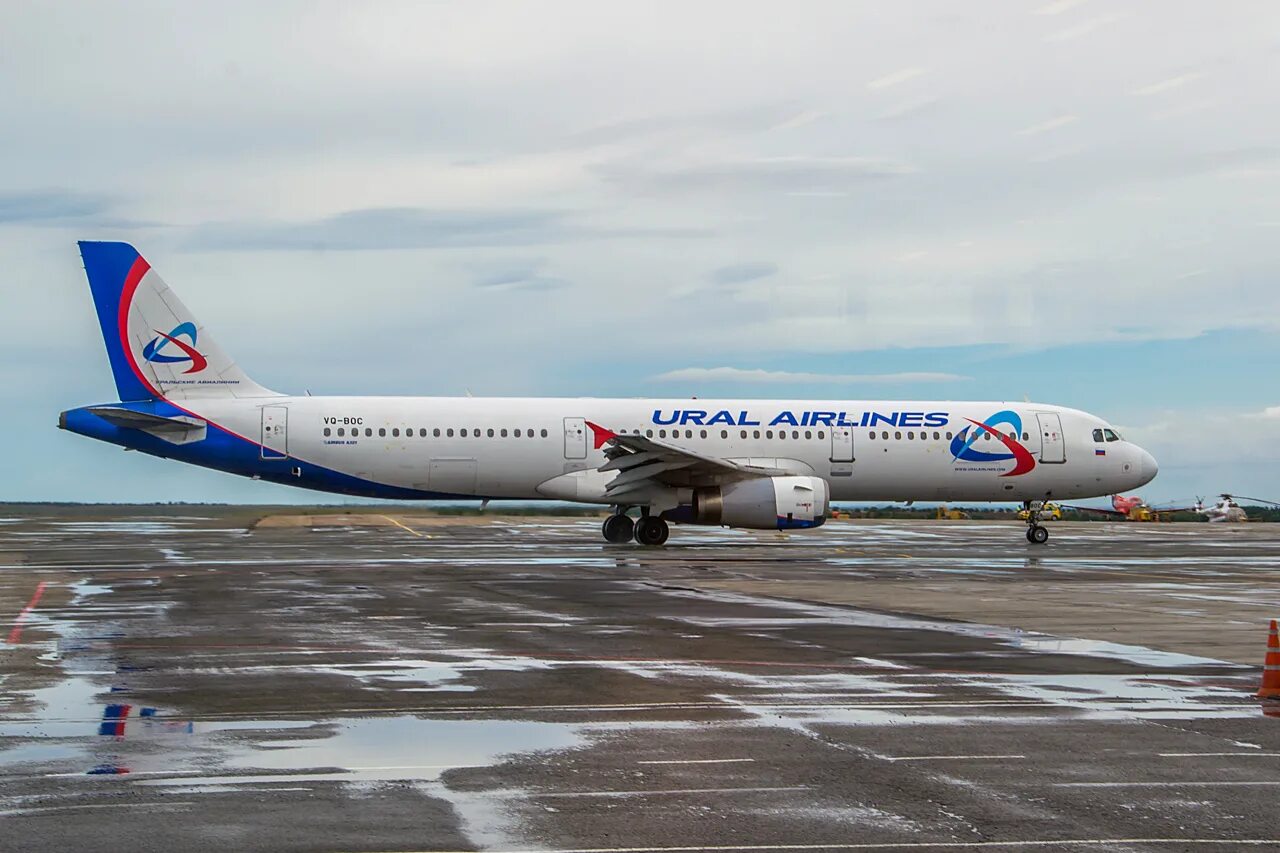 VP-BVP Ural Airlines Airbus A321-211 Photo by Airyura ID 691937 Planespotters.ne