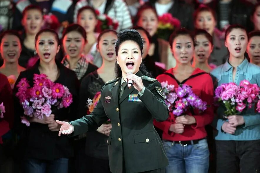 Пэн лиюань. Пэн Лиюань первая леди Китая. Пэн Лиюань ордена. Армейская певица Пэн Лиюань.