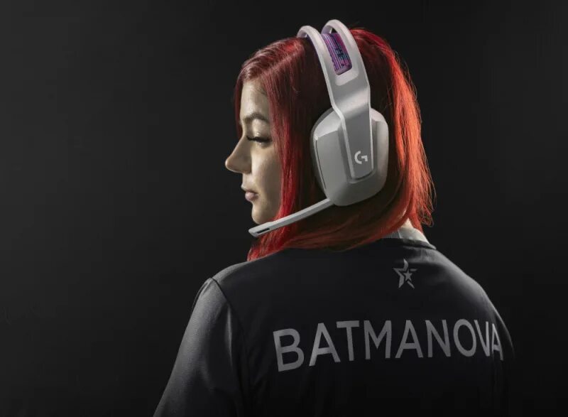 Logitech g733 lightspeed white. G733 lightspeed, white. g733 распаковка. g733 logitech киберспортсмены. эквалайзер g733.