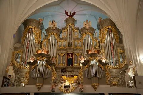 Орган в церкви