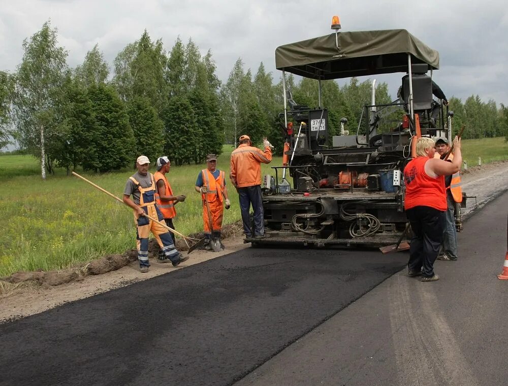 Дорожники карта. Дорожные работы. Дорожный Строитель. Дорожные работы в селе. Дорожники картинки.