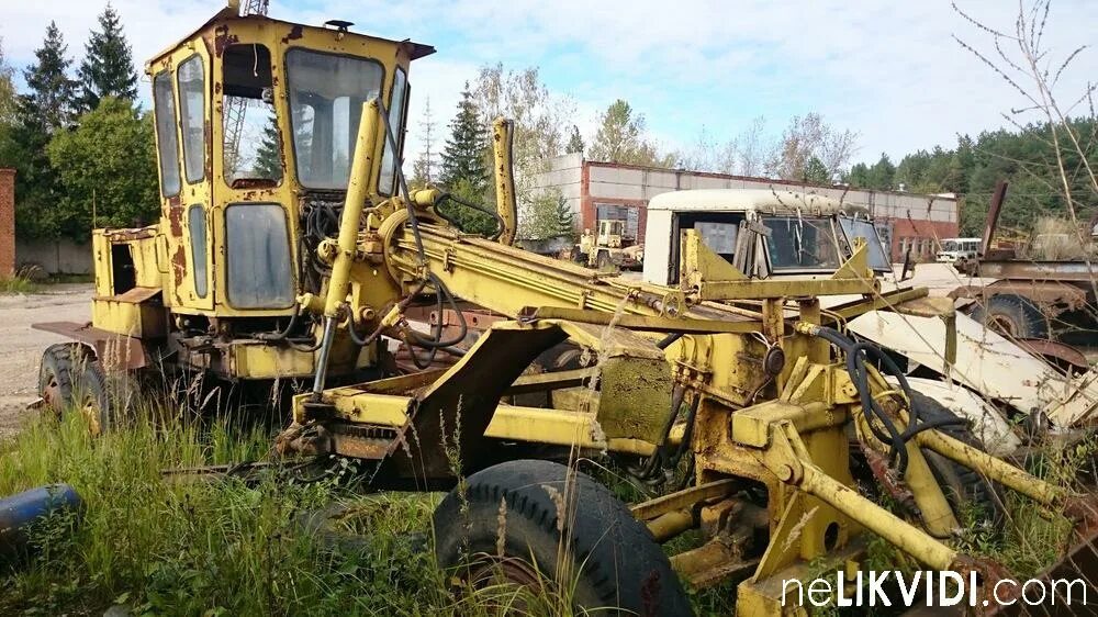 Авито куплю б у грейдер. Грейдер ДЗ-180. ПТС грейдер ДЗ-180. Автогрейдер ДЗ-180 разбитый. Грейдер ДЗ 99.