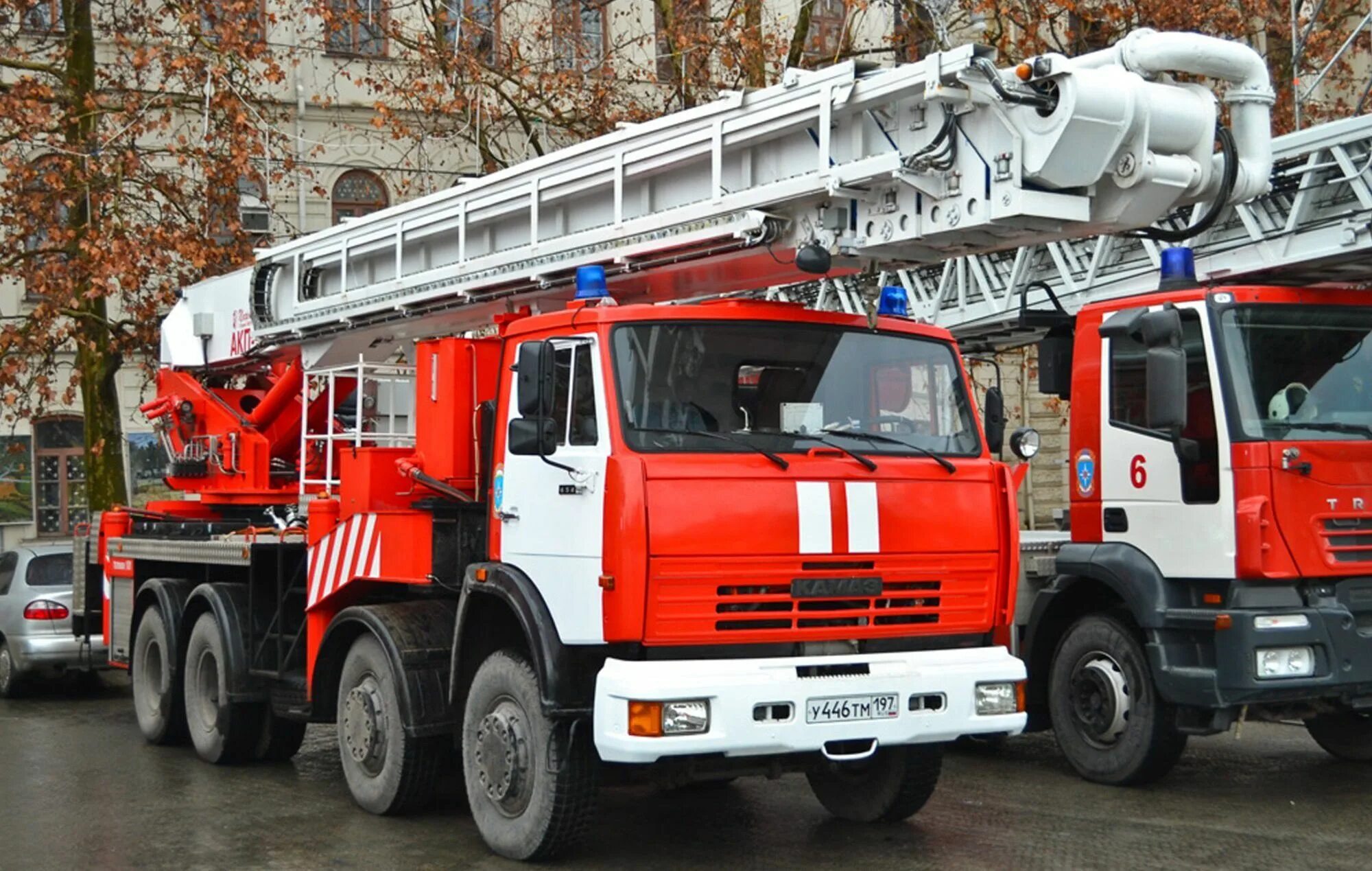 Автолестница коленчатая пожарная. Коленчатый подъемник пожарный акп-50 мерседес. Бронто скайлифт 112. Автоподъемник коленчатый акп-50 камаз-6540. Автолестница коленчатая пожарная.