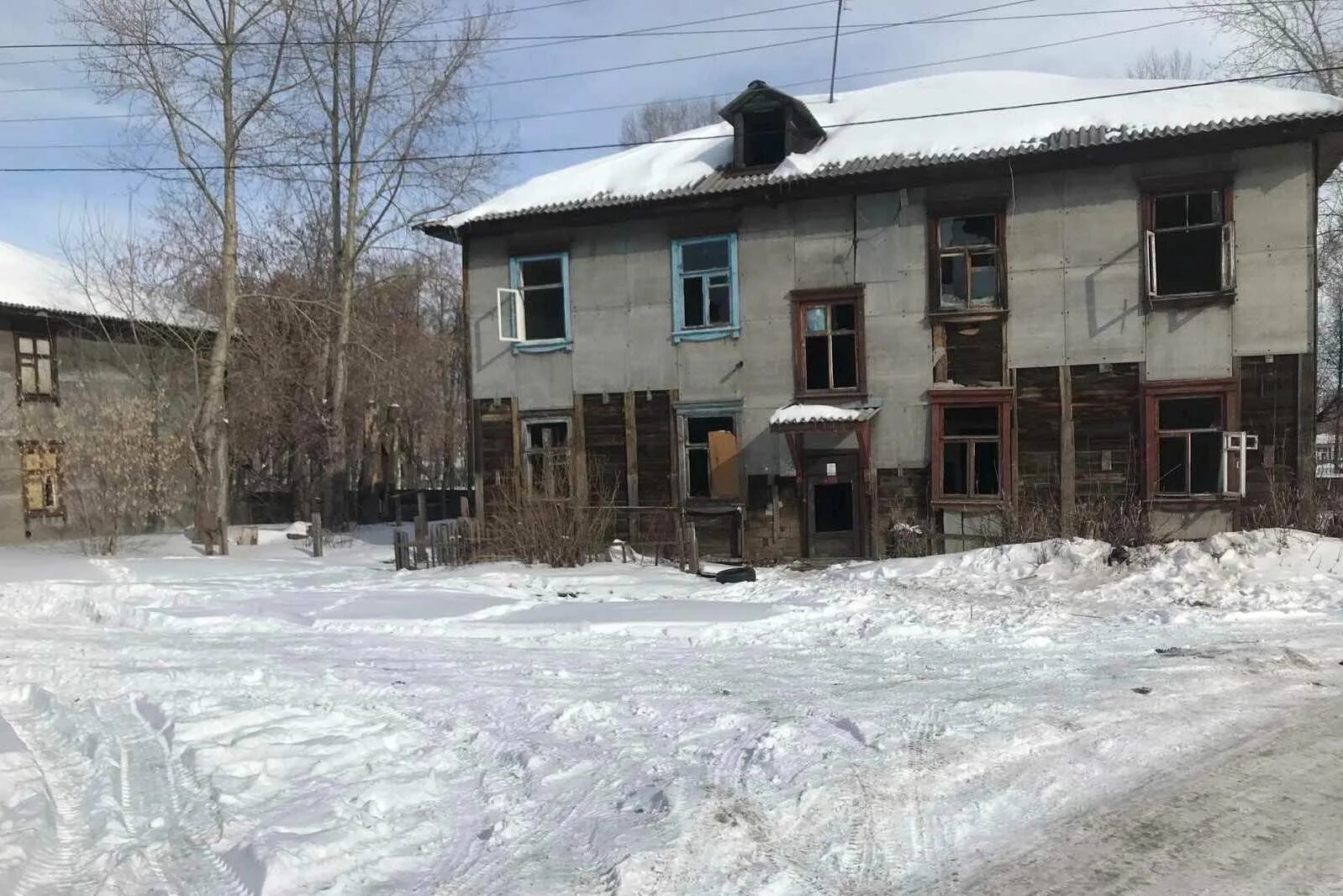 Расселение тюмень. Маяк Тюмень район. Дом Маяк Тюмень. Расселение аварийного жилья Рыбинск 2022. Аварийный дом.