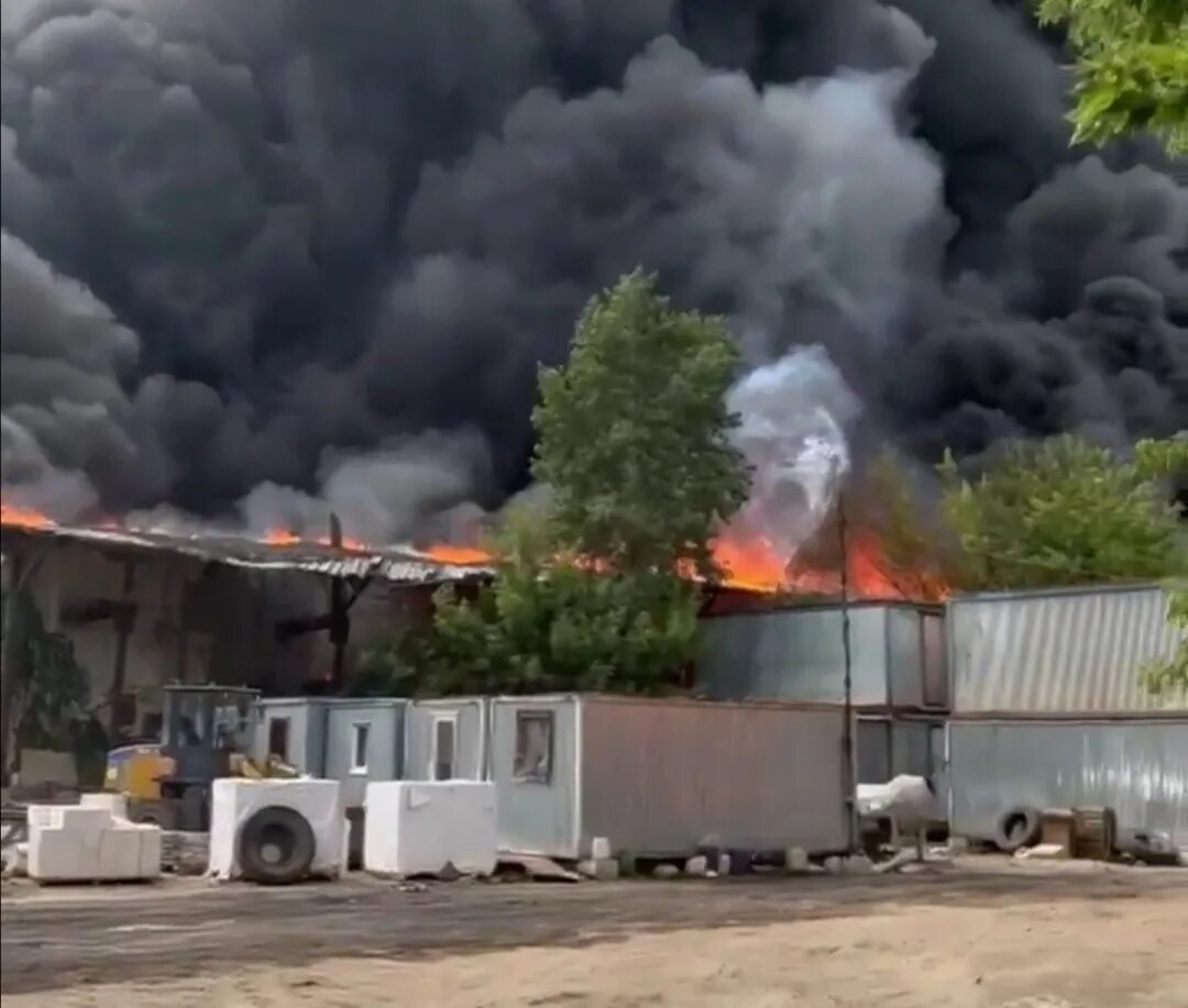 Пожар в тамбове вчера на советской. Пожар в тамбове 01. Пожар на мичуринской тамбов. Пожар в тамбове в радужном дом. Пожар в тамбове на советской улице.