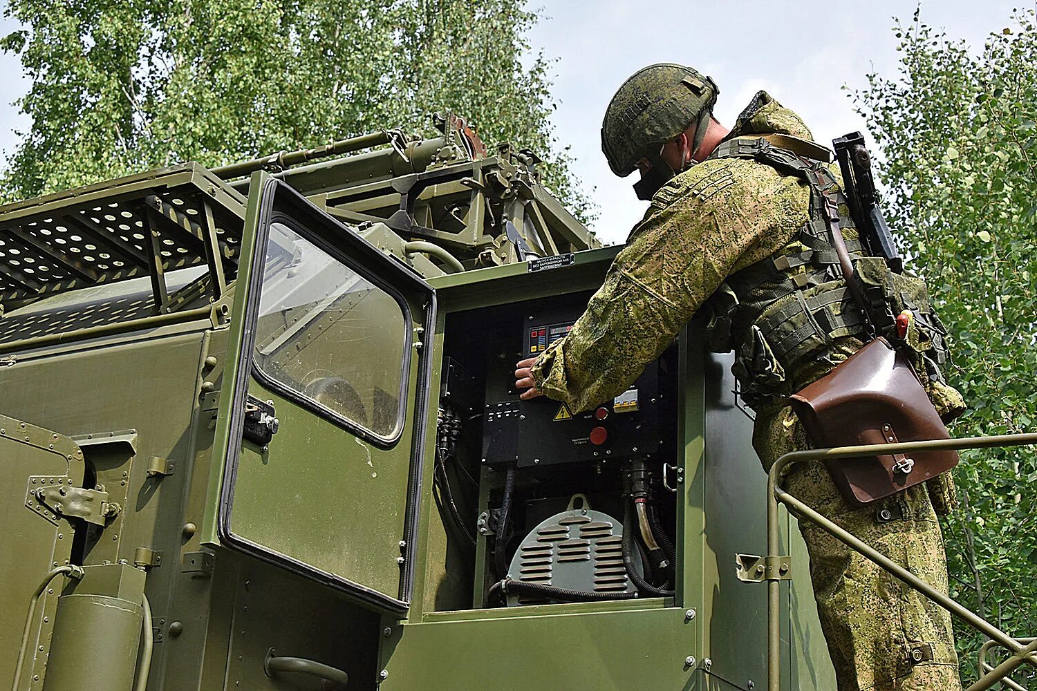 Радиоэлектронная борьба. РЭБ Радиоэлектронная борьба. Войска радиоэлектронной борьбы (РЭБ);. РЭБ 41157. Служба РЭБ ЦВО.