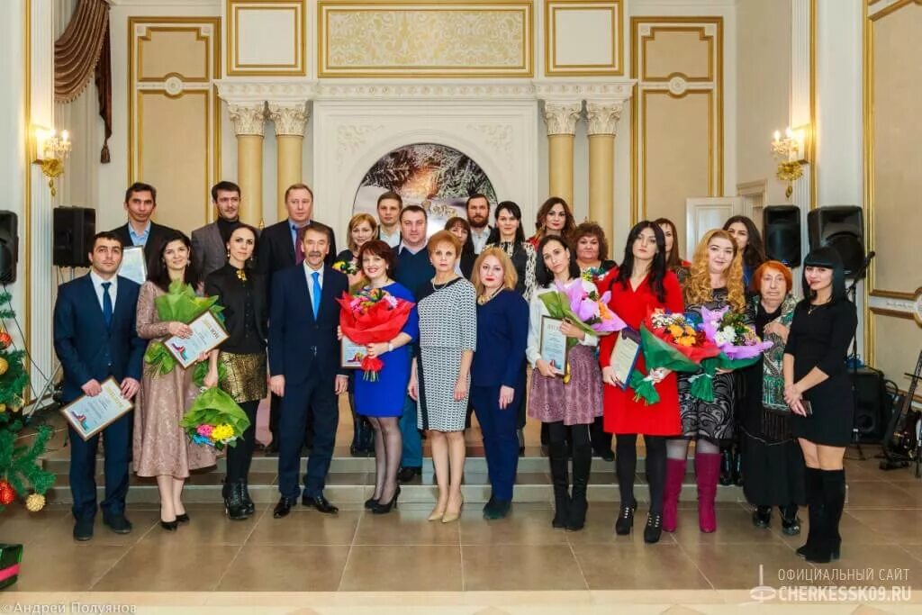 Г черкесск работа. Мэрия кчр. администрация черкесска. журналисты кчр. черкесск мэрия сотрудники.