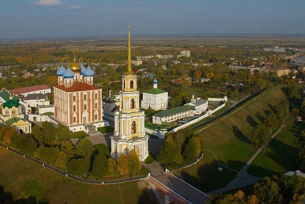 Рязанский Кремль Рязань. Музей заповедник Кремль Рязань. Кремль Рязань территория. Соборная площадь Рязань Кремль.