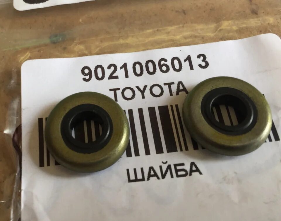 Шайба болта клапанной крышки. 9021006013 toyota шайба клапанной крышки. 9021006013 toyota кольцо крышки клапанов. toyota 9021006013. корректор тойота уплотнительная шайба.
