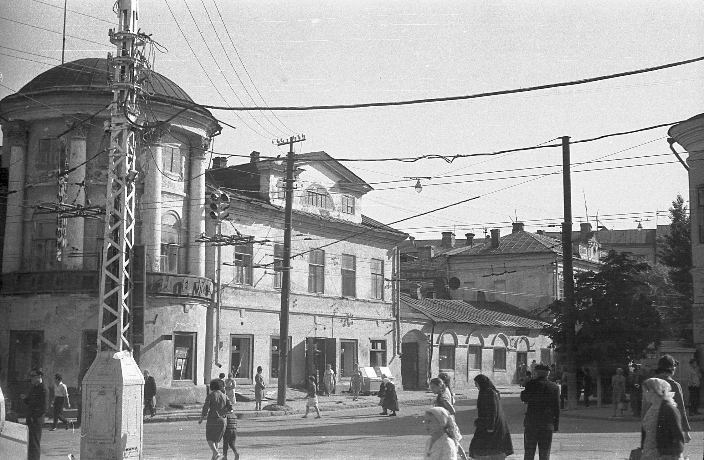 Чернышевского какой район саратова. Старый Саратов Чернышевского. Улица Чернышевского Саратов. Саратов улица Чернышевского 40. Старый Саратов площадь Ленина.