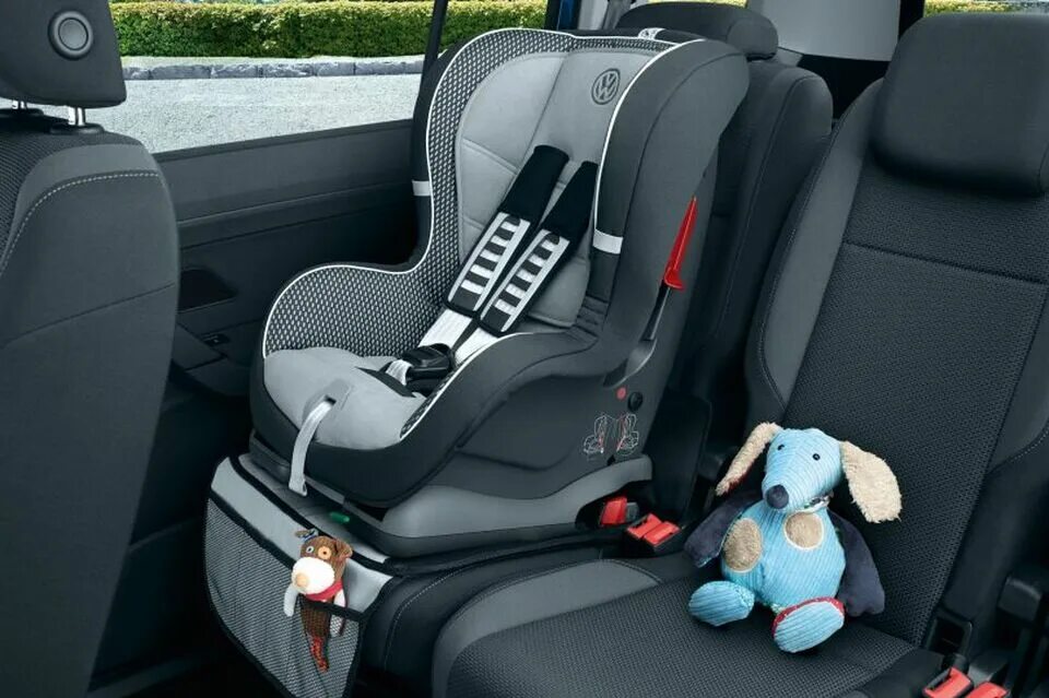 Golf 6 isofix. Изофикс кресло на переднее сиденье. Бустер maxi-cosi isofix. Isofix tiguan 2. Крепление кресла на переднем сидении.