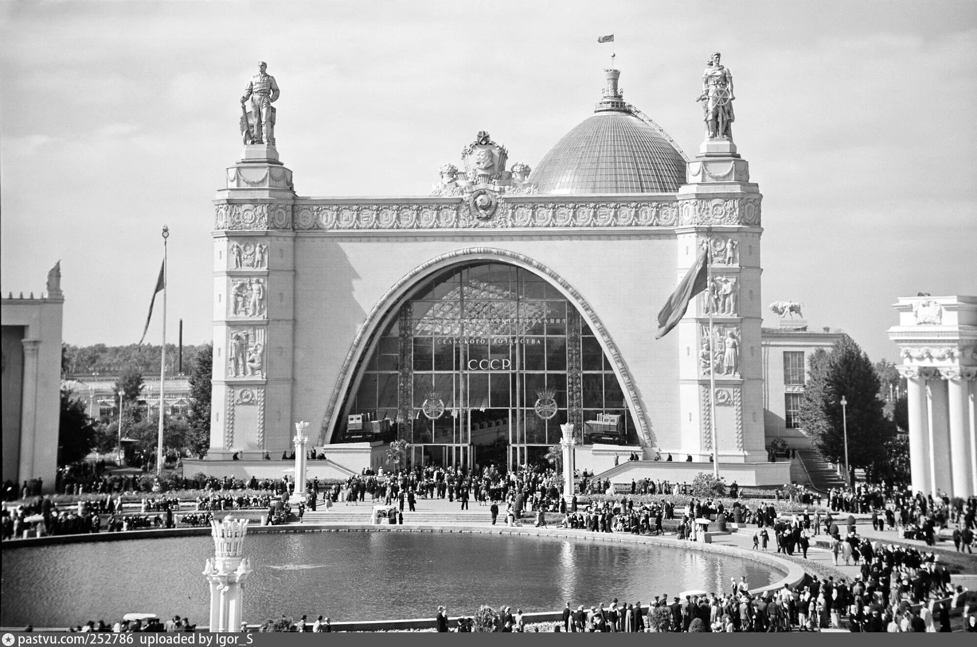 Открытие вднх 1959. Всхв 1939 павильон сибирь. Павильон москва вднх 1954. Павильон вднх 1954. Павильон вднх 1954.