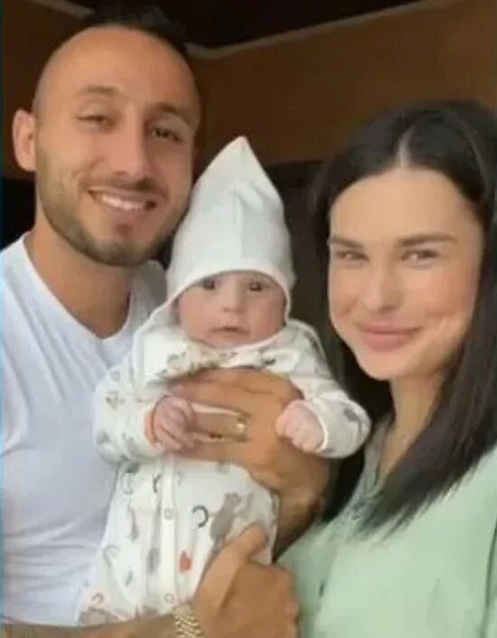 сын пинчук и арая. ирина пинчук и арай и давид. ирина пинчук родила. как назвали сына пинчук и арая. сын ирины пинчук и арая.